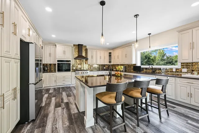 $2,500,000 | 8825 North Spruce Road, River Hills, WI 53217