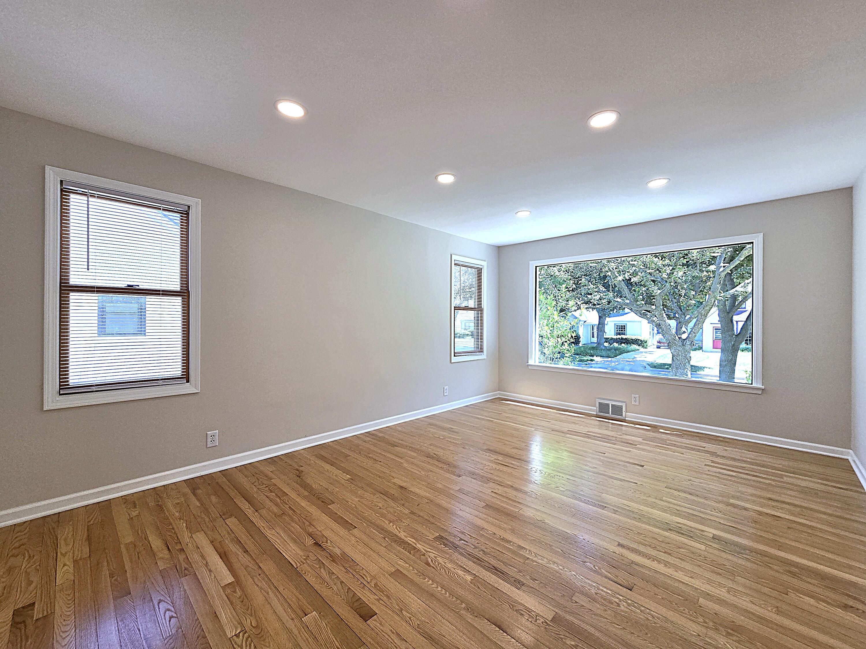 4445 South Burrell Street Milwaukee, WI 53207 - Photo 14 of 44 Living Room