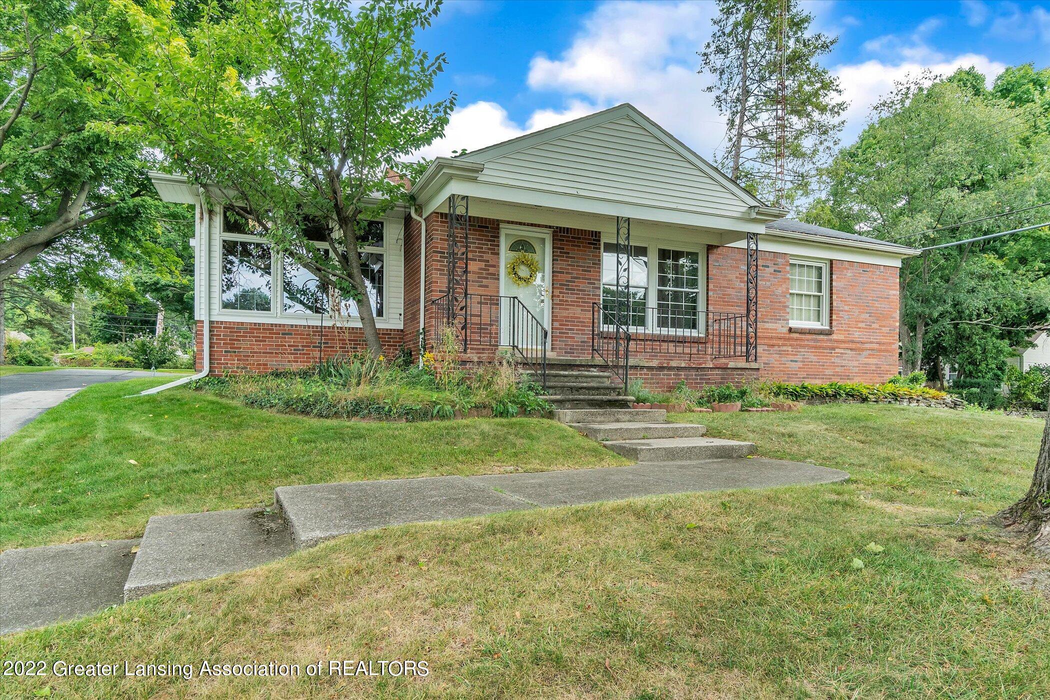 2212 Pembroke Road Lansing, MI 48906 - Photo 1 of 34 Exterior Front