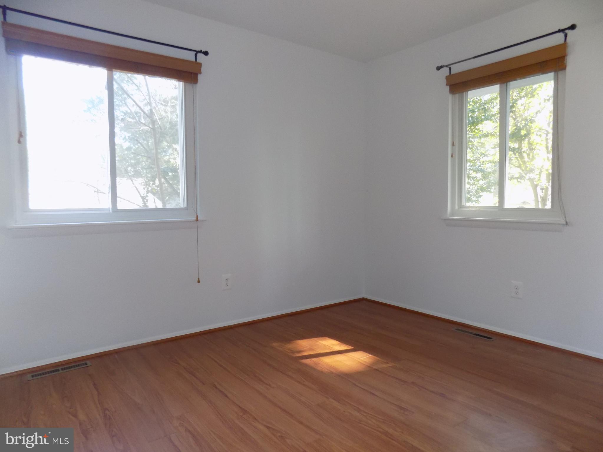 509 Londontown Road Edgewater, MD 21037 - Photo 17 of 22 Bedroom #3 with windows facing 2 ways.