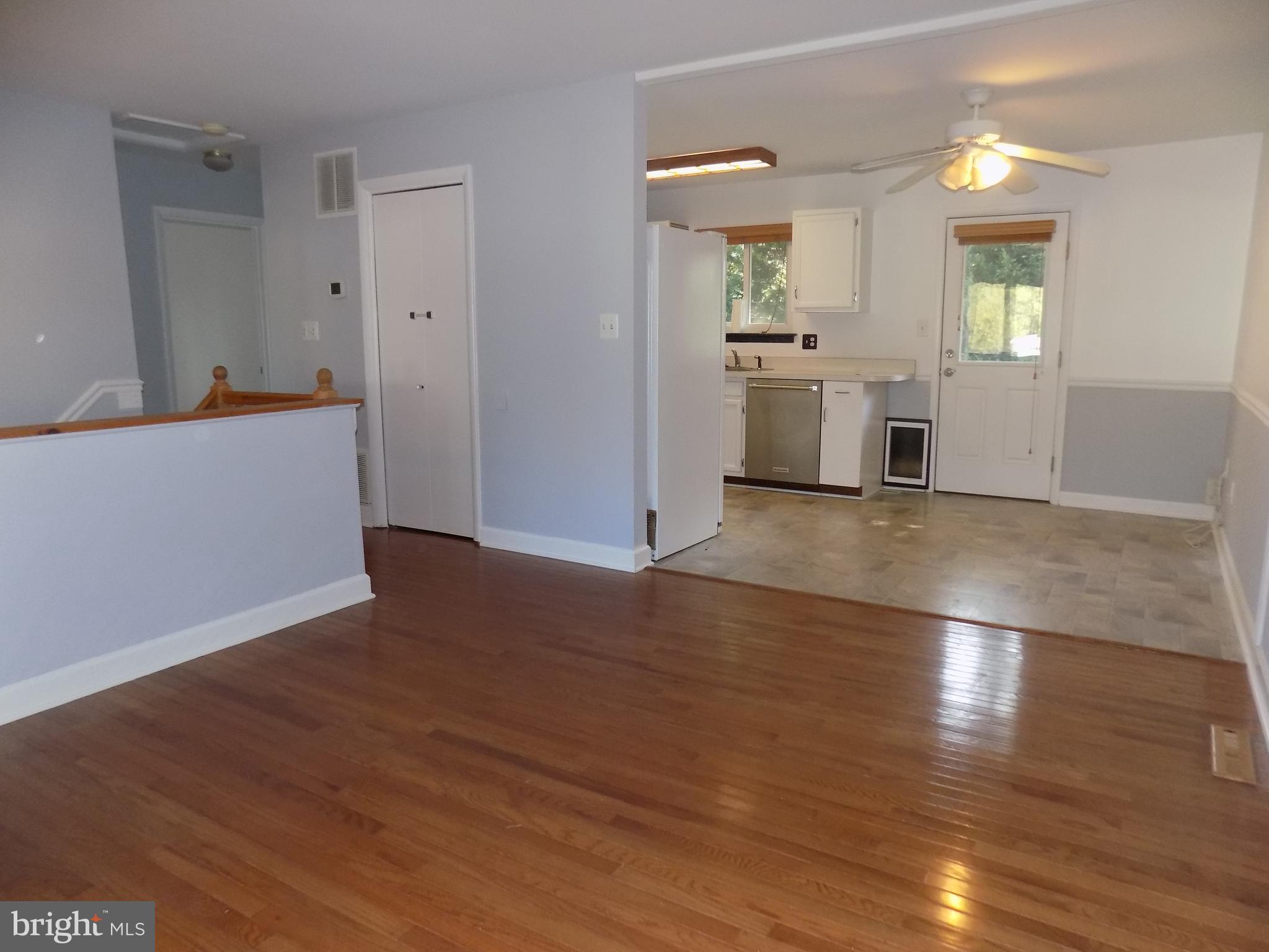 509 Londontown Road Edgewater, MD 21037 - Photo 6 of 22 Home is open, bright and cherry from end to end.