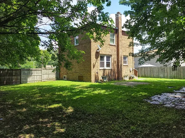 $174,000 | 1913 170th Street, Hazel Crest, IL 60429