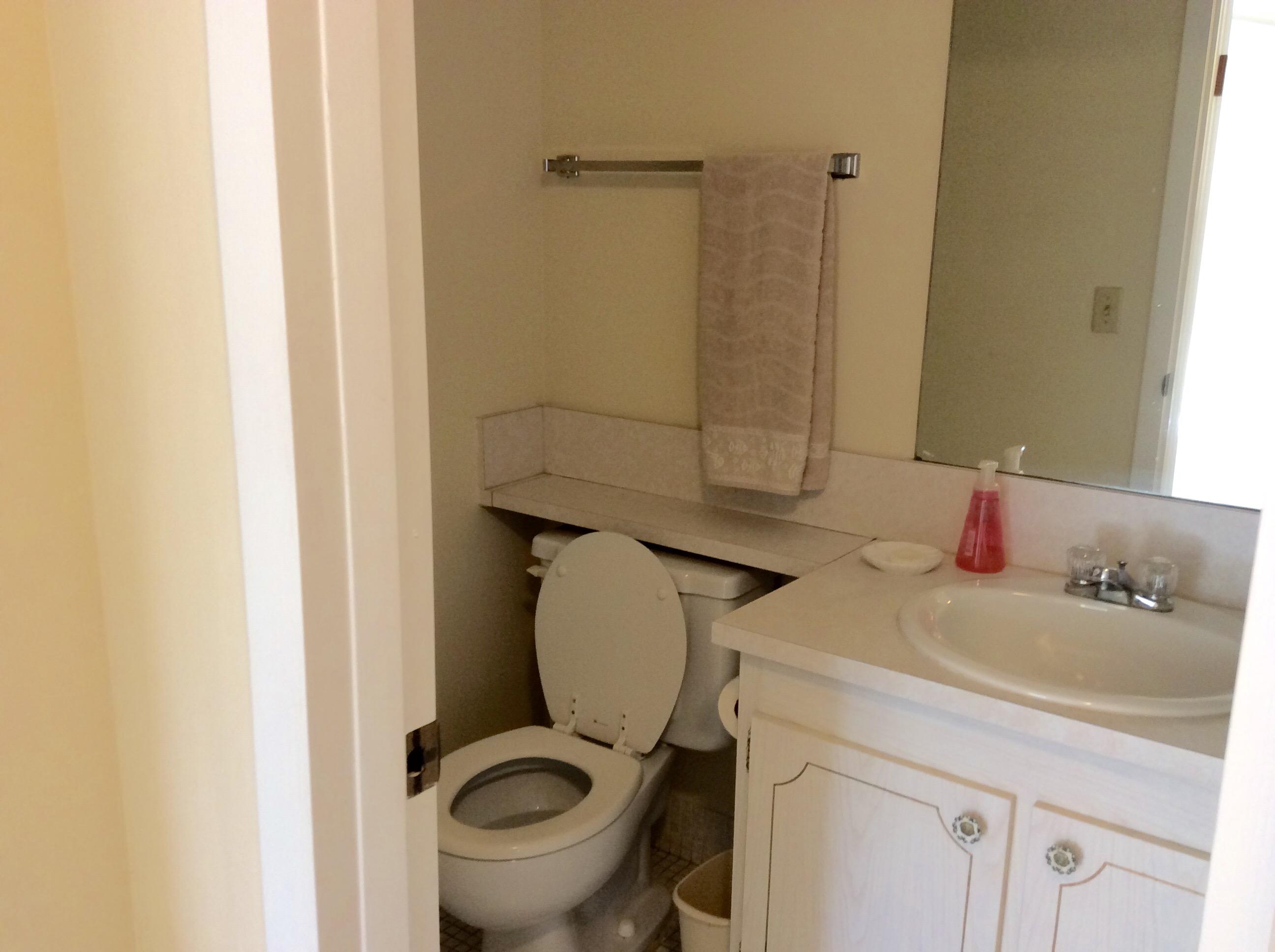 197 Suffolk F, Unit 197 Boca Raton, FL 33434 - Photo 9 of 19 1/2 Bathroom