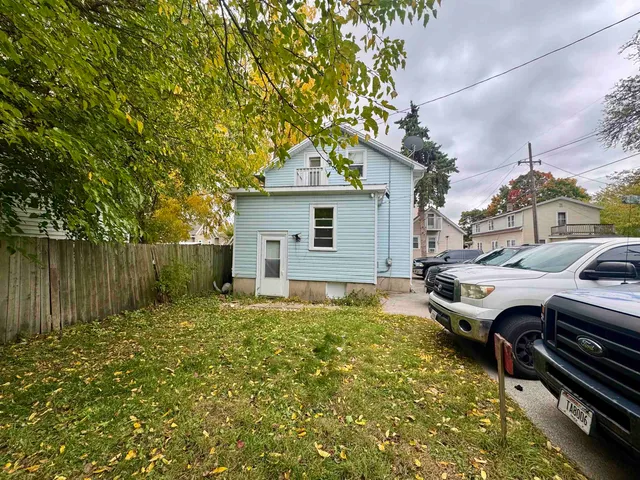 $400,000 | 1015 East Walnut Street, Green Bay, WI 54301