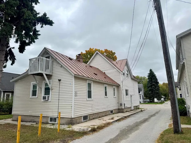 $400,000 | 1015 East Walnut Street, Green Bay, WI 54301