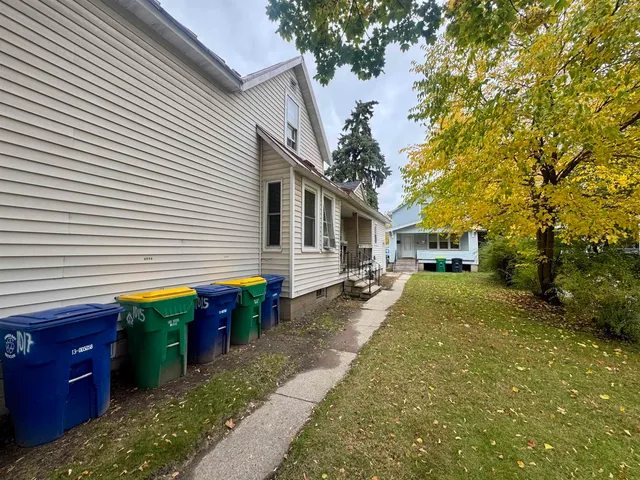$400,000 | 1015 East Walnut Street, Green Bay, WI 54301