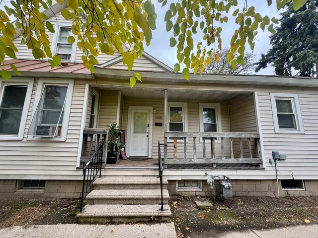 $400,000 | 1015 East Walnut Street, Green Bay, WI 54301