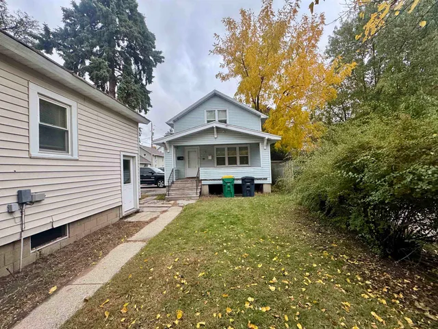 $400,000 | 1015 East Walnut Street, Green Bay, WI 54301