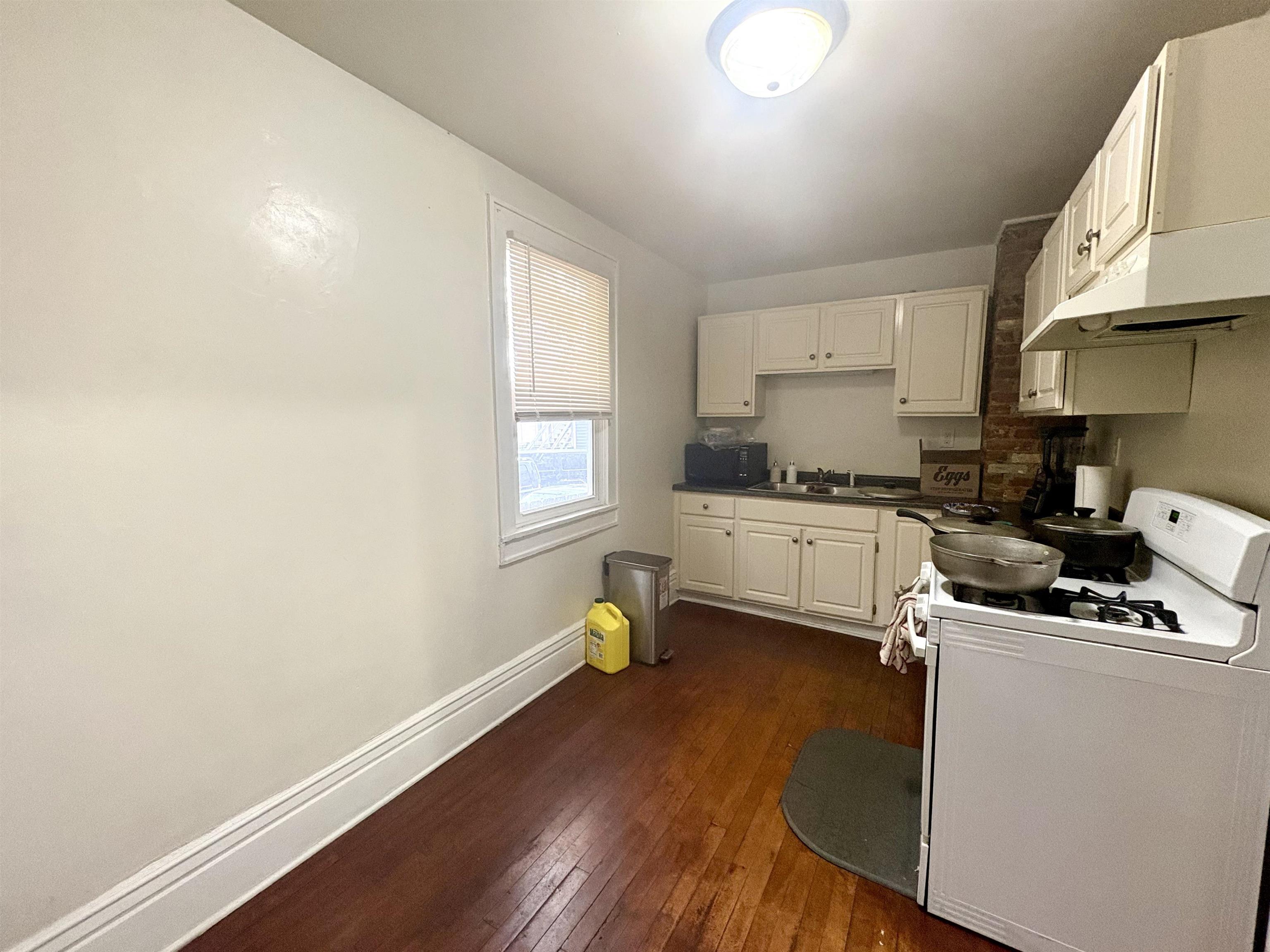 1015 East Walnut Street Green Bay, WI 54301 - Photo 9 of 39