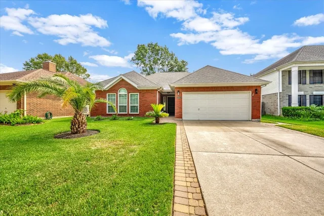 $2,650 | 146 Bayou Bend Drive, League City, TX 77573