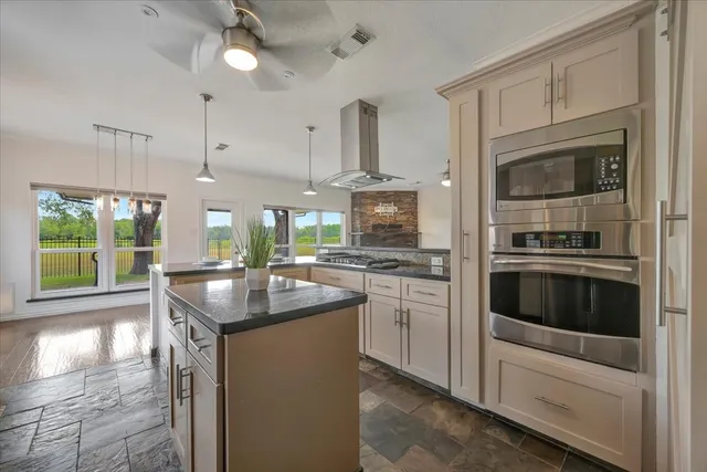 $2,650 | 146 Bayou Bend Drive, League City, TX 77573