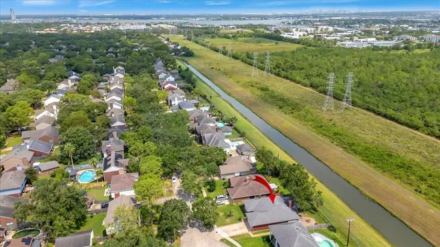 $2,650 | 146 Bayou Bend Drive, League City, TX 77573