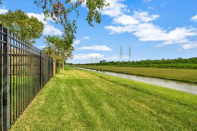 $2,650 | 146 Bayou Bend Drive, League City, TX 77573