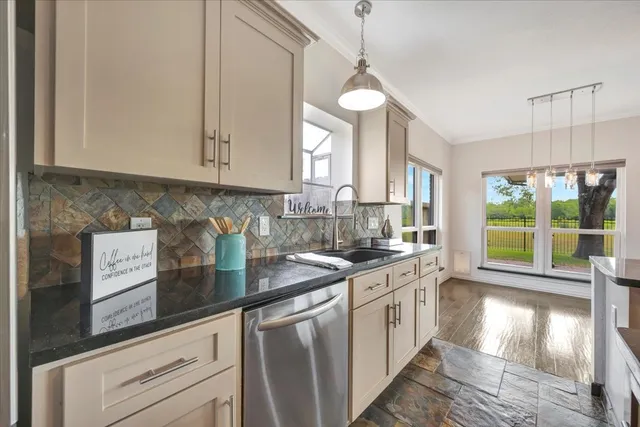 $2,650 | 146 Bayou Bend Drive, League City, TX 77573