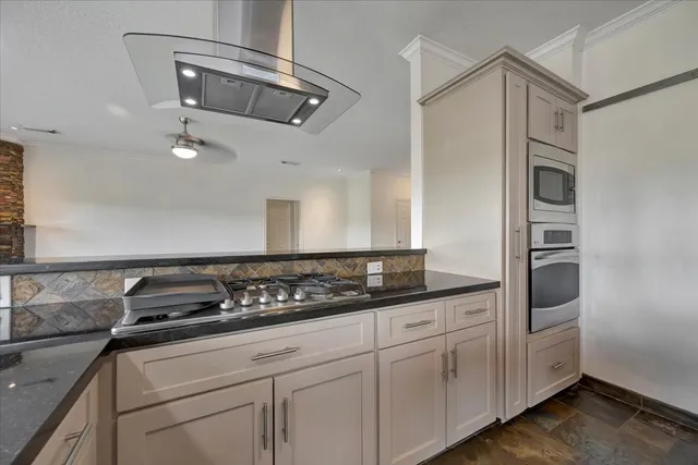 $2,650 | 146 Bayou Bend Drive, League City, TX 77573