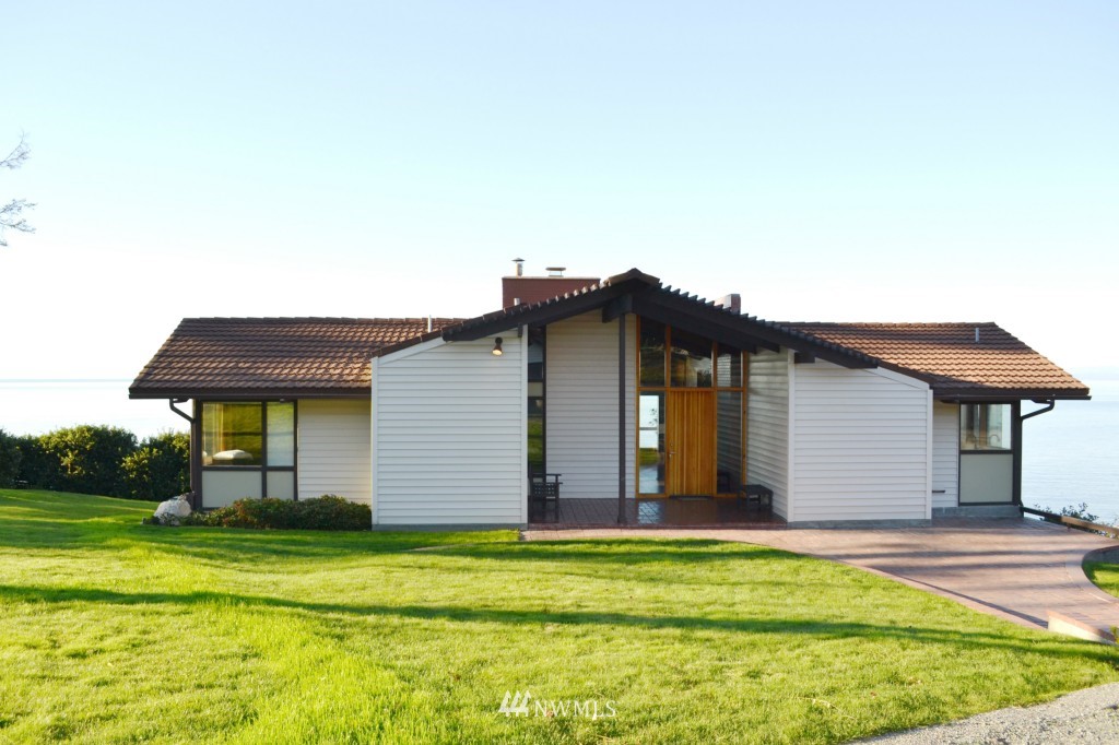 1443 West Beach Road Oak Harbor, WA 98277 - Photo 1 of 25 Gallery Image 1