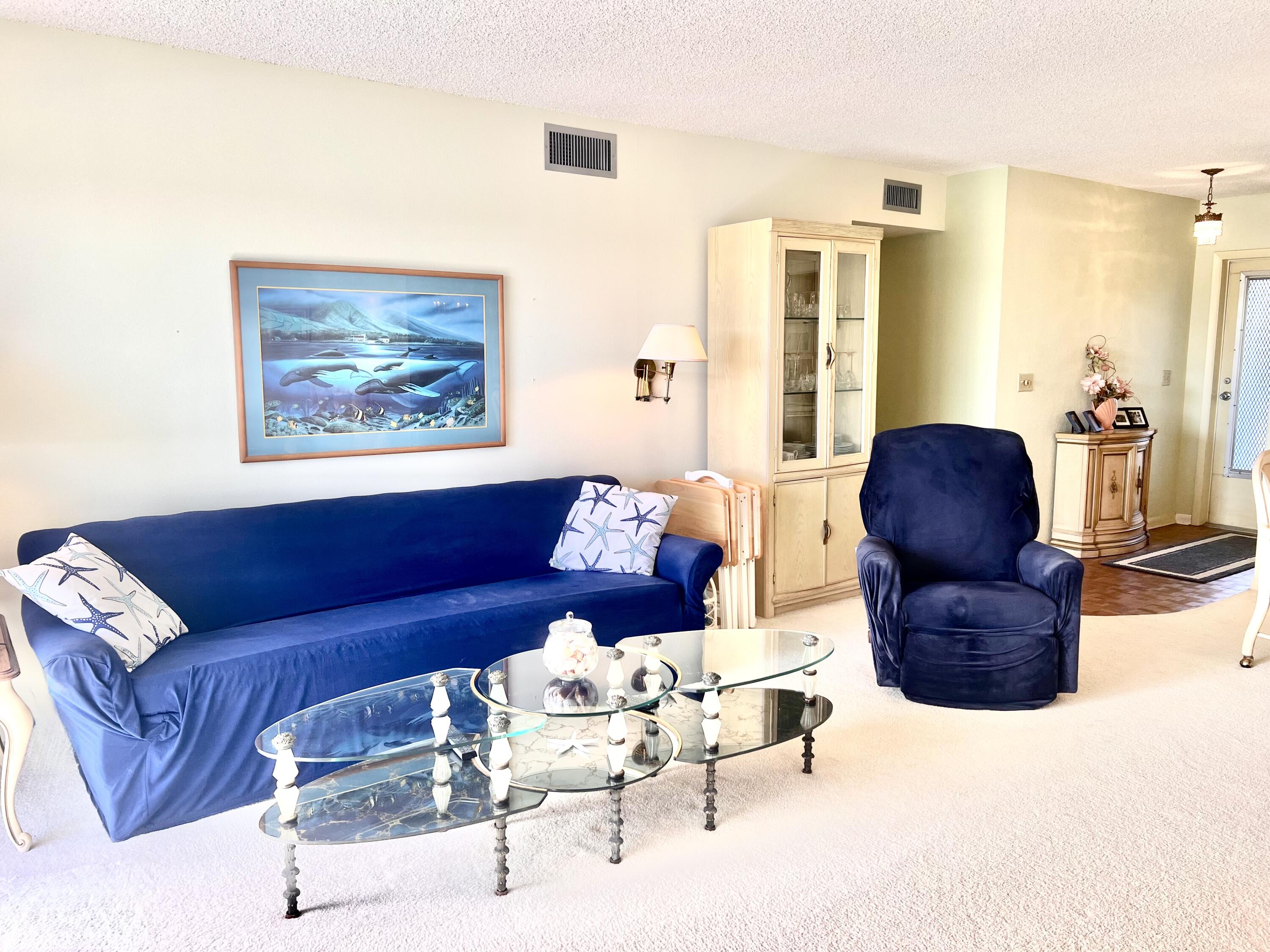 231 East Lantana Road, Unit 202 Lantana, FL 33462 - Photo 4 of 33 Living Area