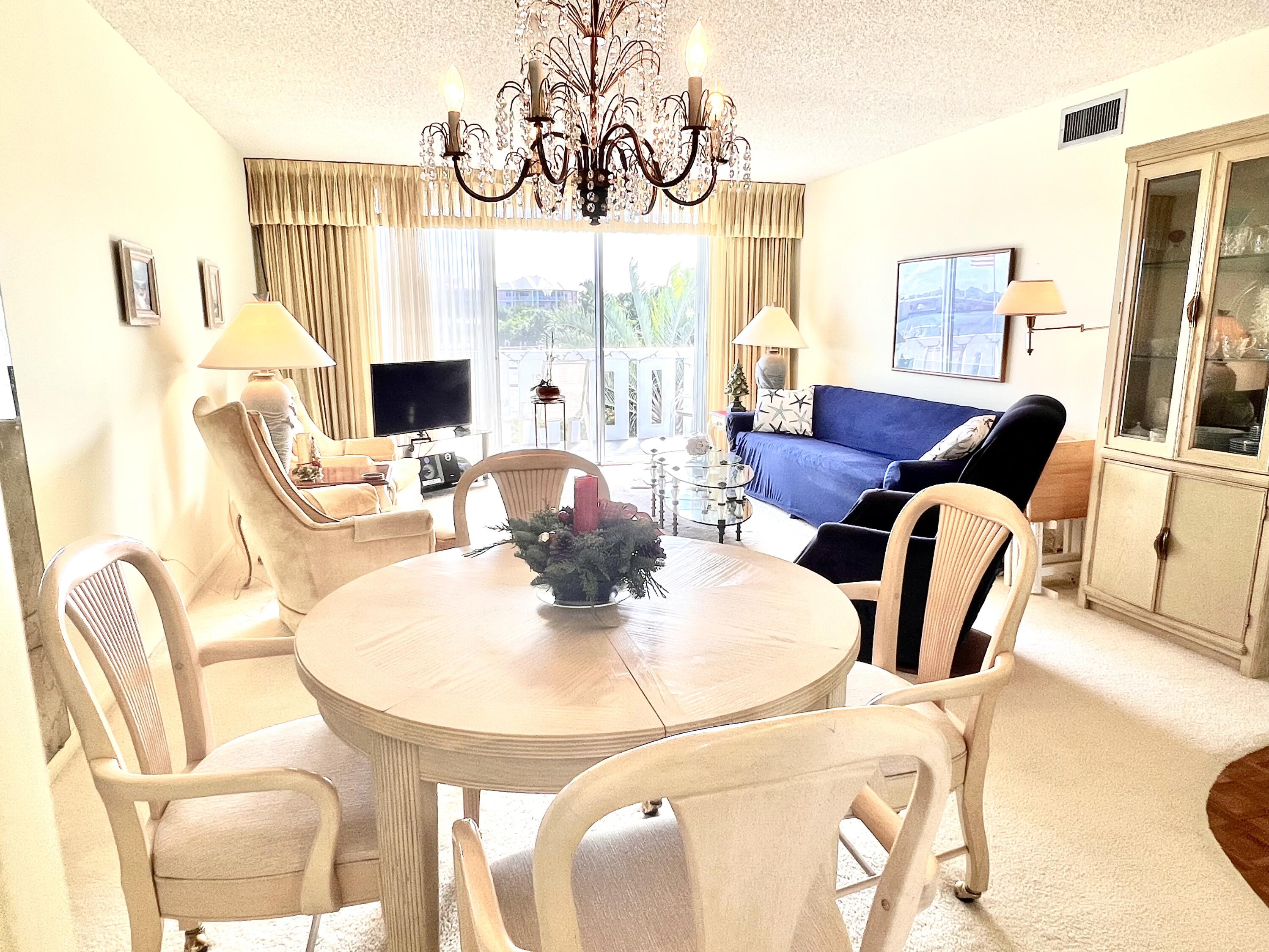 231 East Lantana Road, Unit 202 Lantana, FL 33462 - Photo 7 of 33 Dining Area