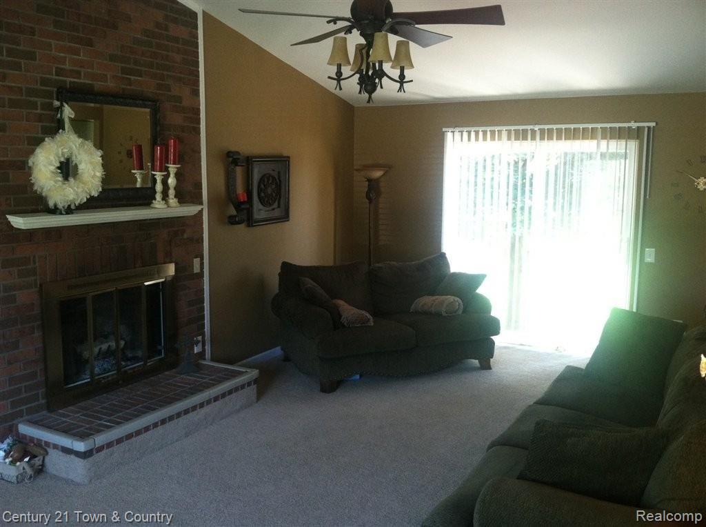 2267 Highsplint Drive Rochester, MI 48307 - Photo 13 of 29 2nd Doorwall to patio