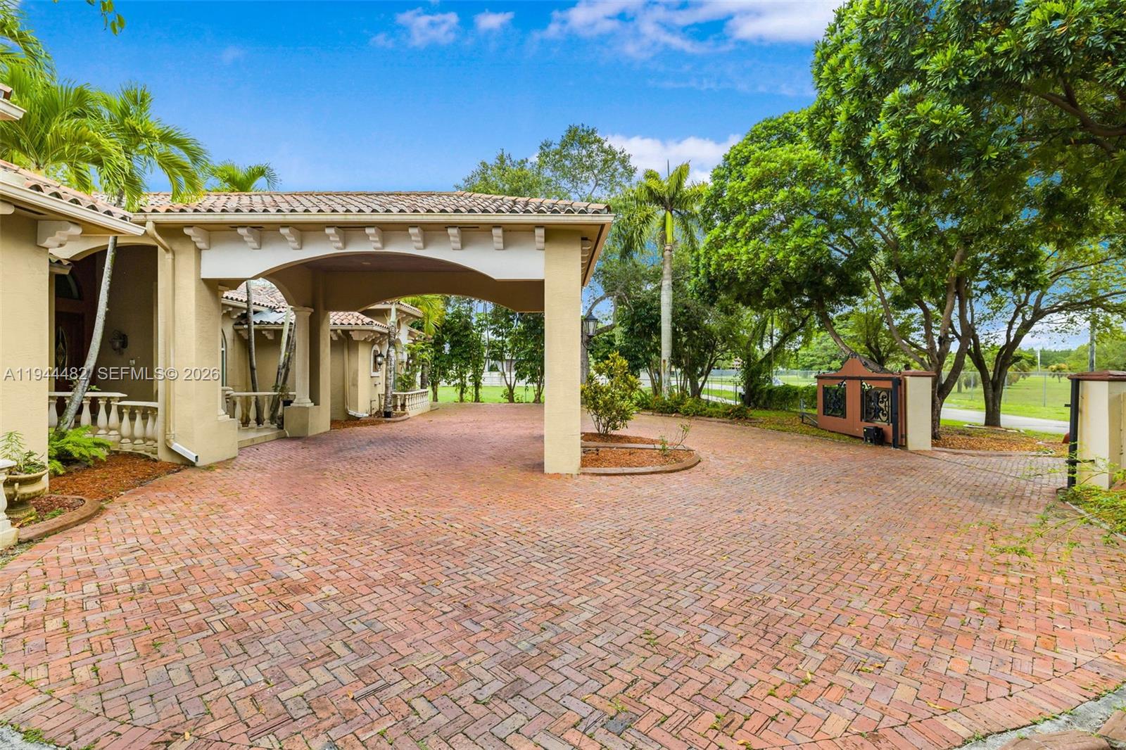 7761 Southwest 122nd Avenue Miami, FL 33183 - Photo 5 of 54