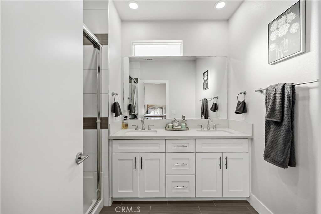 7950 Telegraph Road Downey, CA 90240 - Photo 15 of 36 Ensuite Bathroom