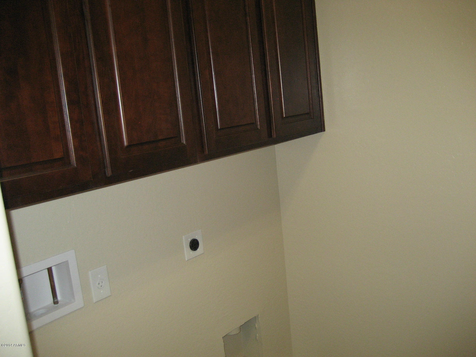 2013 East Stacey Road Gilbert, AZ 85298 - Photo 5 of 11 Laundry cabinets 2