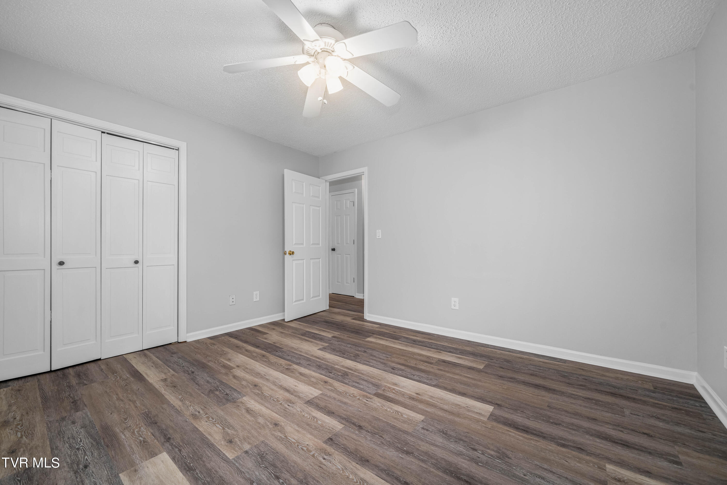 1700 Lone Oak Road, Unit 5 Johnson City, TN 37604 - Photo 17 of 24 1700 Lone Oak Rd #5 (29 of 29)