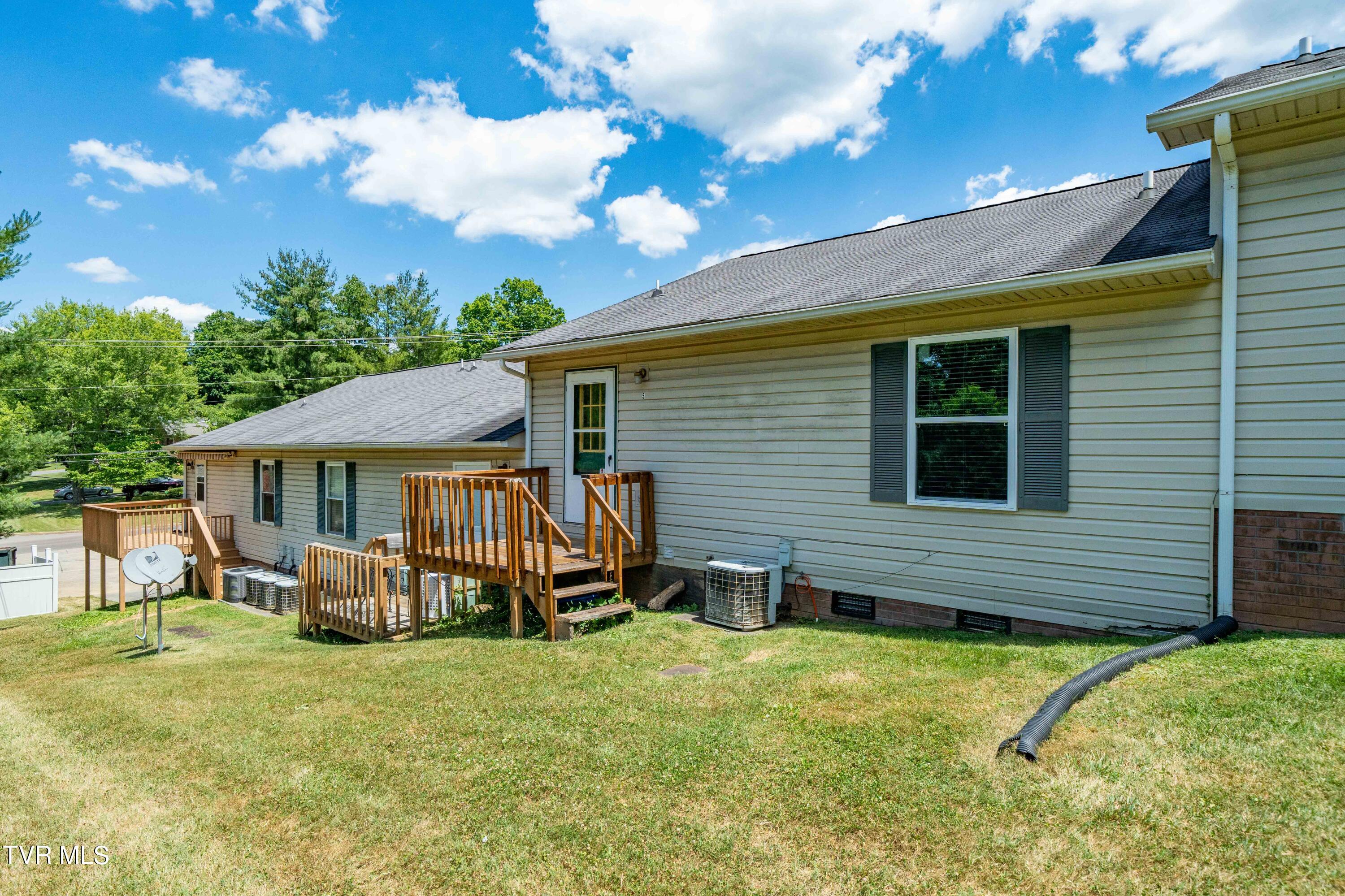 1700 Lone Oak Road, Unit 5 Johnson City, TN 37604 - Photo 19 of 24 1700 Lone Oak Rd #5 (10 of 29)