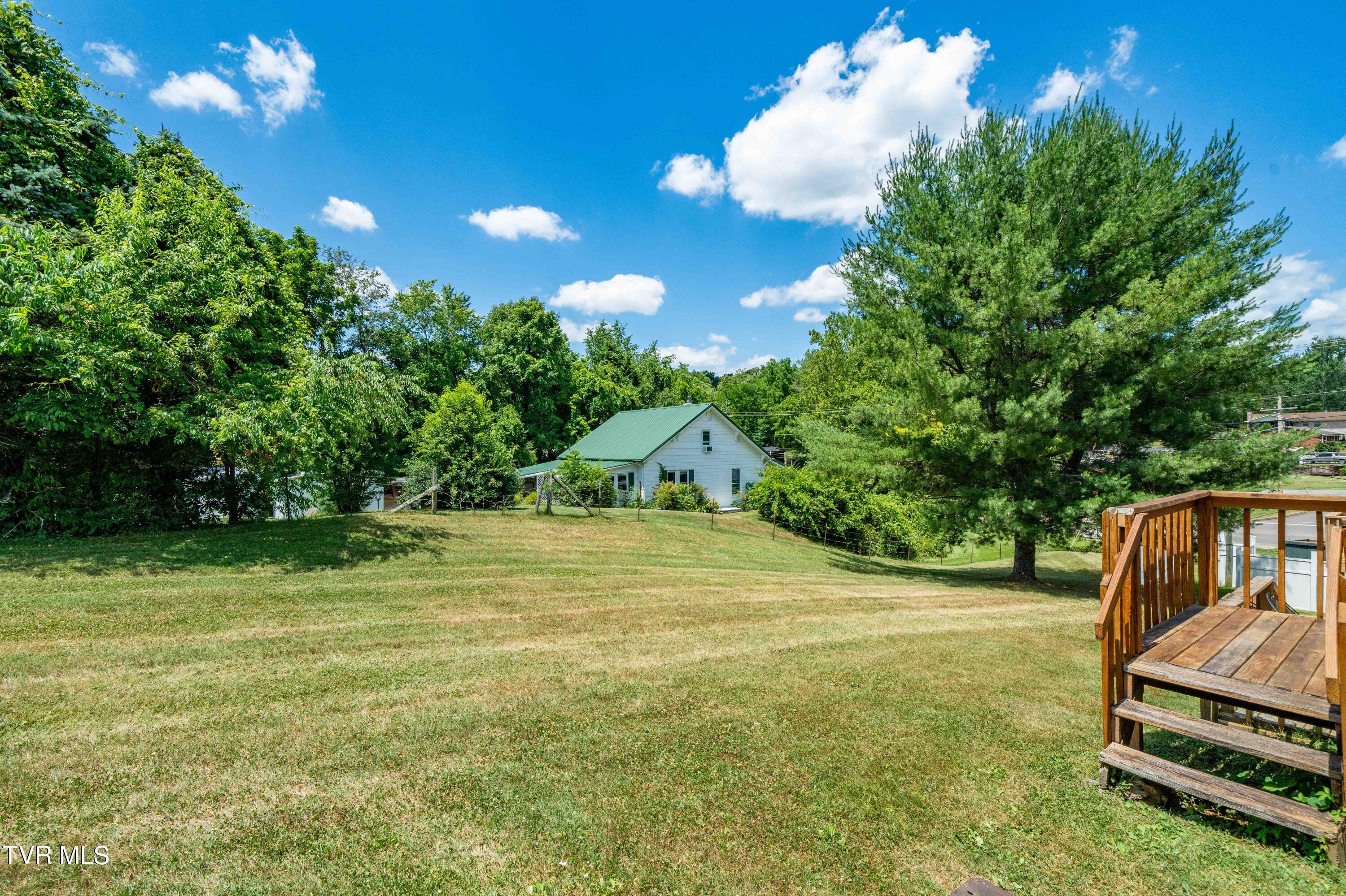 1700 Lone Oak Road, Unit 5 Johnson City, TN 37604 - Photo 20 of 24 1700 Lone Oak Rd #5 (11 of 29)