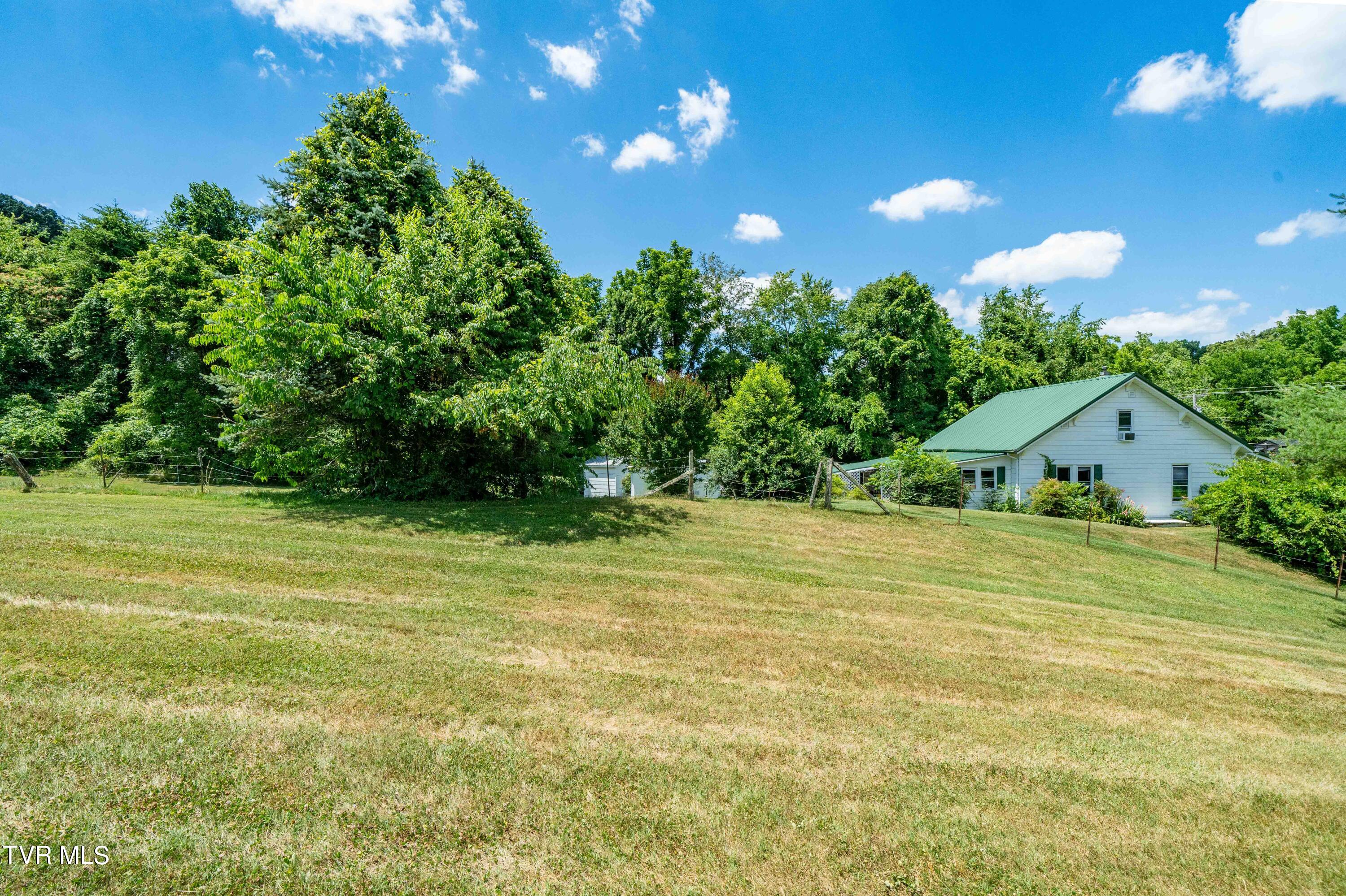 1700 Lone Oak Road, Unit 5 Johnson City, TN 37604 - Photo 21 of 24 1700 Lone Oak Rd #5 (12 of 29)