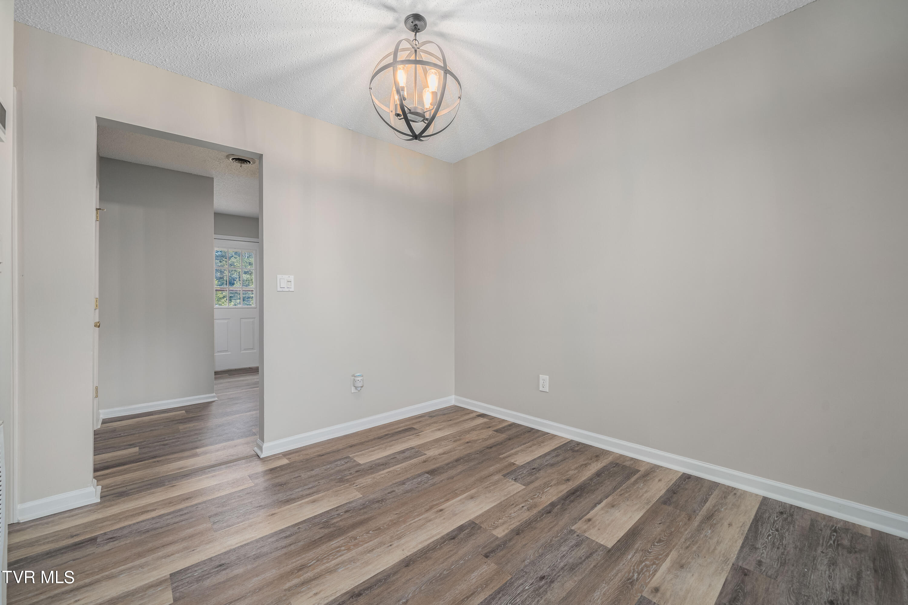 1700 Lone Oak Road, Unit 5 Johnson City, TN 37604 - Photo 8 of 24 1700 Lone Oak Rd #5 (19 of 29)
