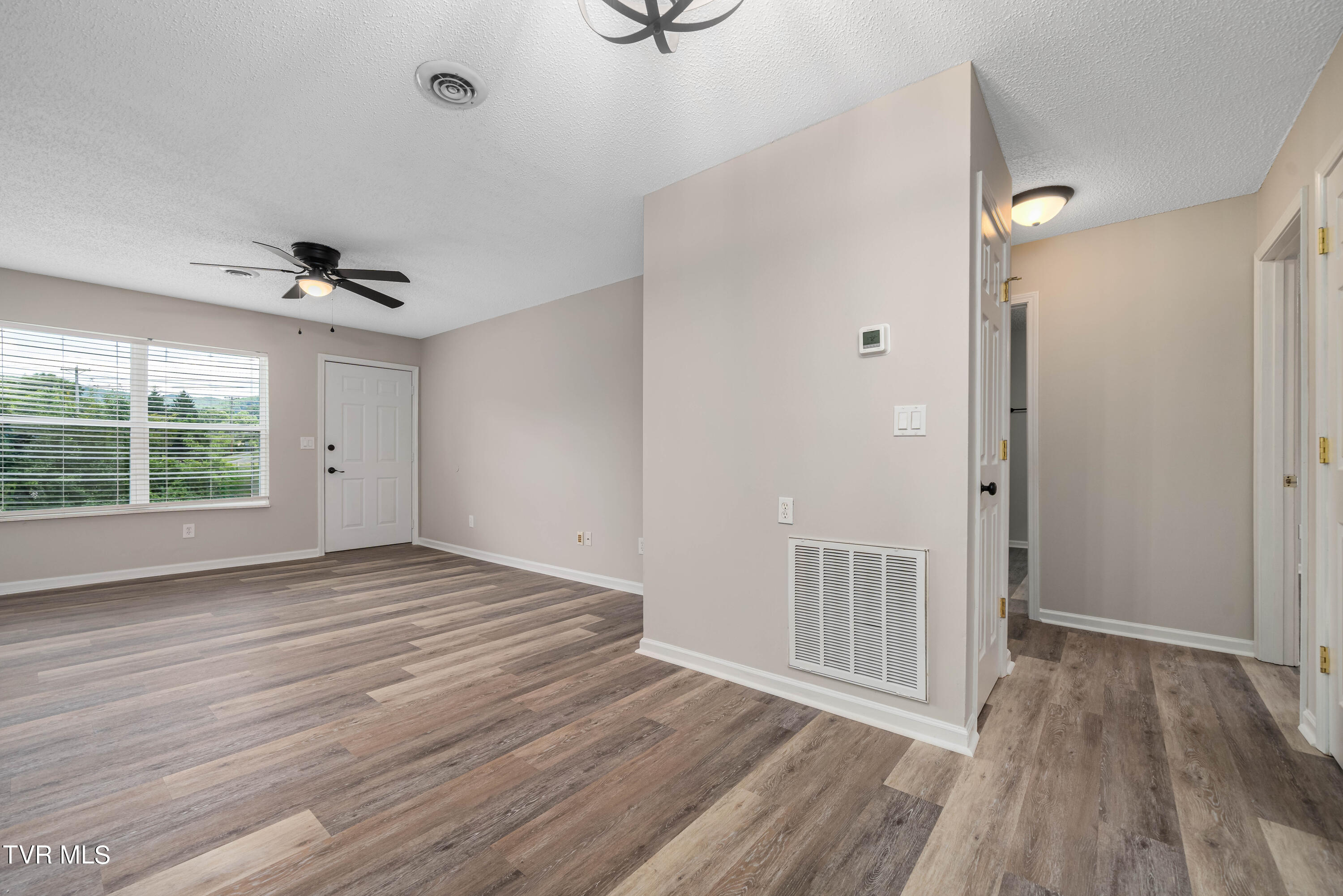 1700 Lone Oak Road, Unit 5 Johnson City, TN 37604 - Photo 9 of 24 1700 Lone Oak Rd #5 (20 of 29)