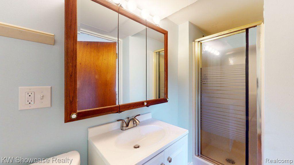 574 Young Road White Lake, MI 48383 - Photo 26 of 31 Gallery Image 26