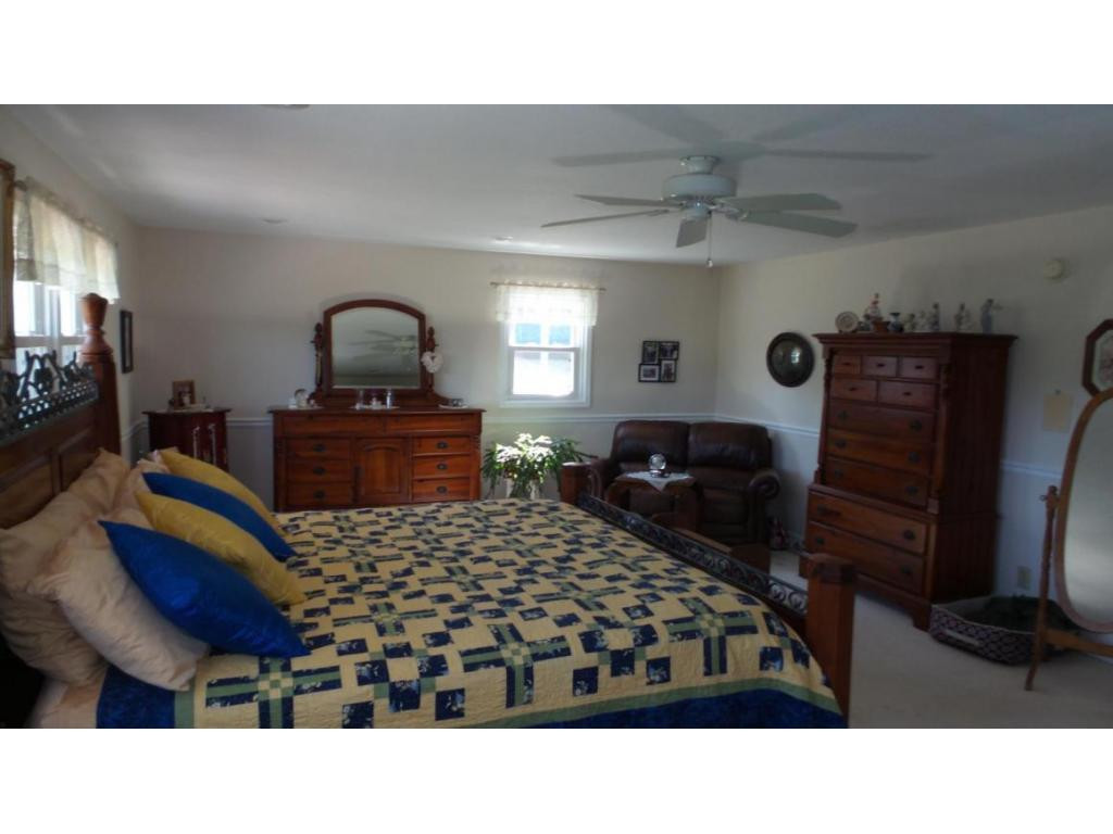 392 Coal Chute Road Elizabethton, TN 37643 - Photo 20 of 34 Master is spacious
