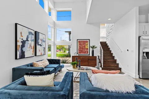 $3,000 | 513 West Croslin Street, Unit A, Austin, TX 78752