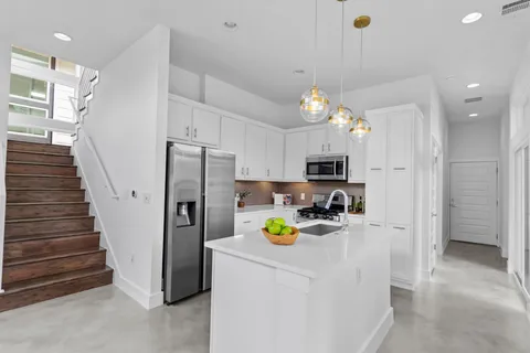 $3,000 | 513 West Croslin Street, Unit A, Austin, TX 78752