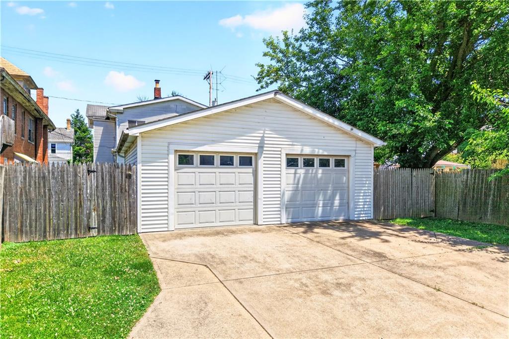 424-426 Connecticut Avenue Rochester, PA 15074 - Photo 44 of 45 2 Car Detached Garage Offers Additional Rental Income Potential