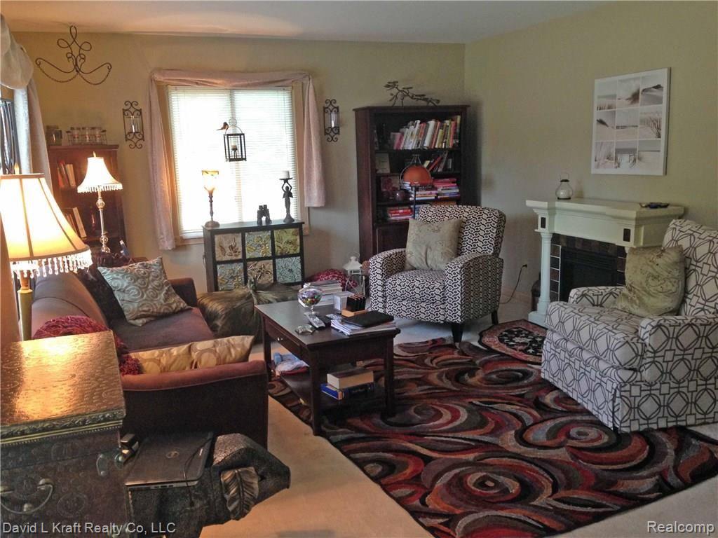 9121 Crescent Beach Road Pigeon, MI 48755 - Photo 3 of 13 9121CrescentBeachRLivng.jpg