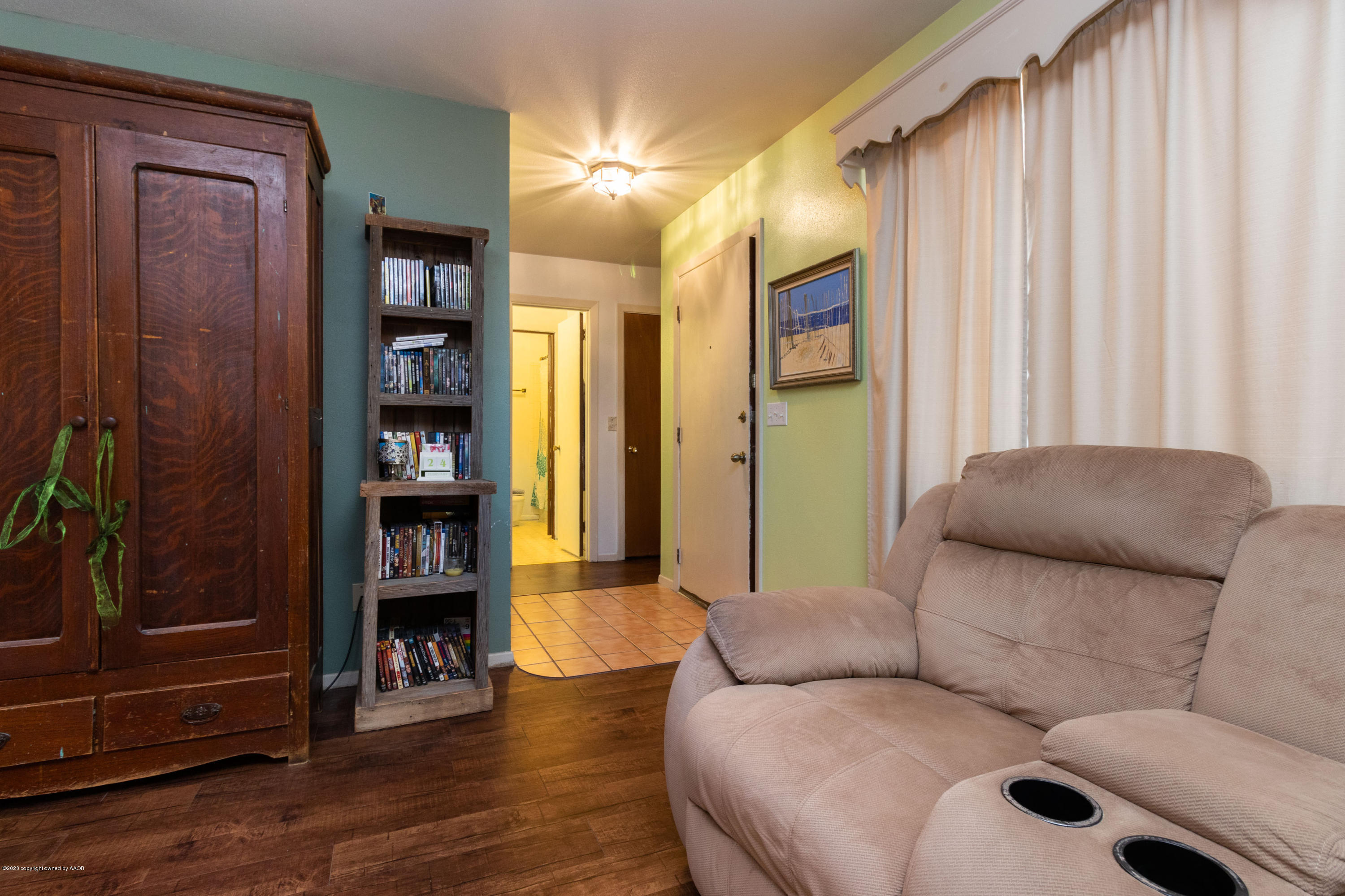 5113 Susan Drive Amarillo, TX 79110 - Photo 4 of 28 Living Room