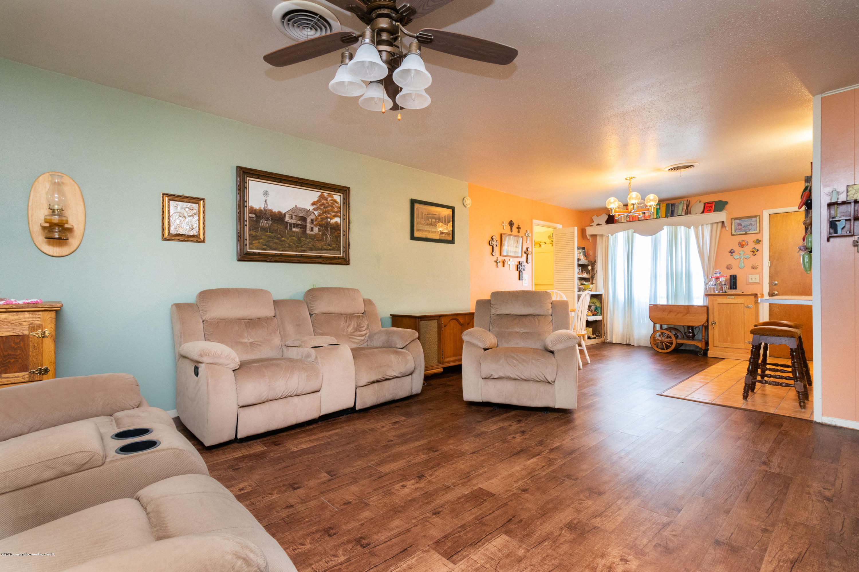 5113 Susan Drive Amarillo, TX 79110 - Photo 5 of 28 Living Room