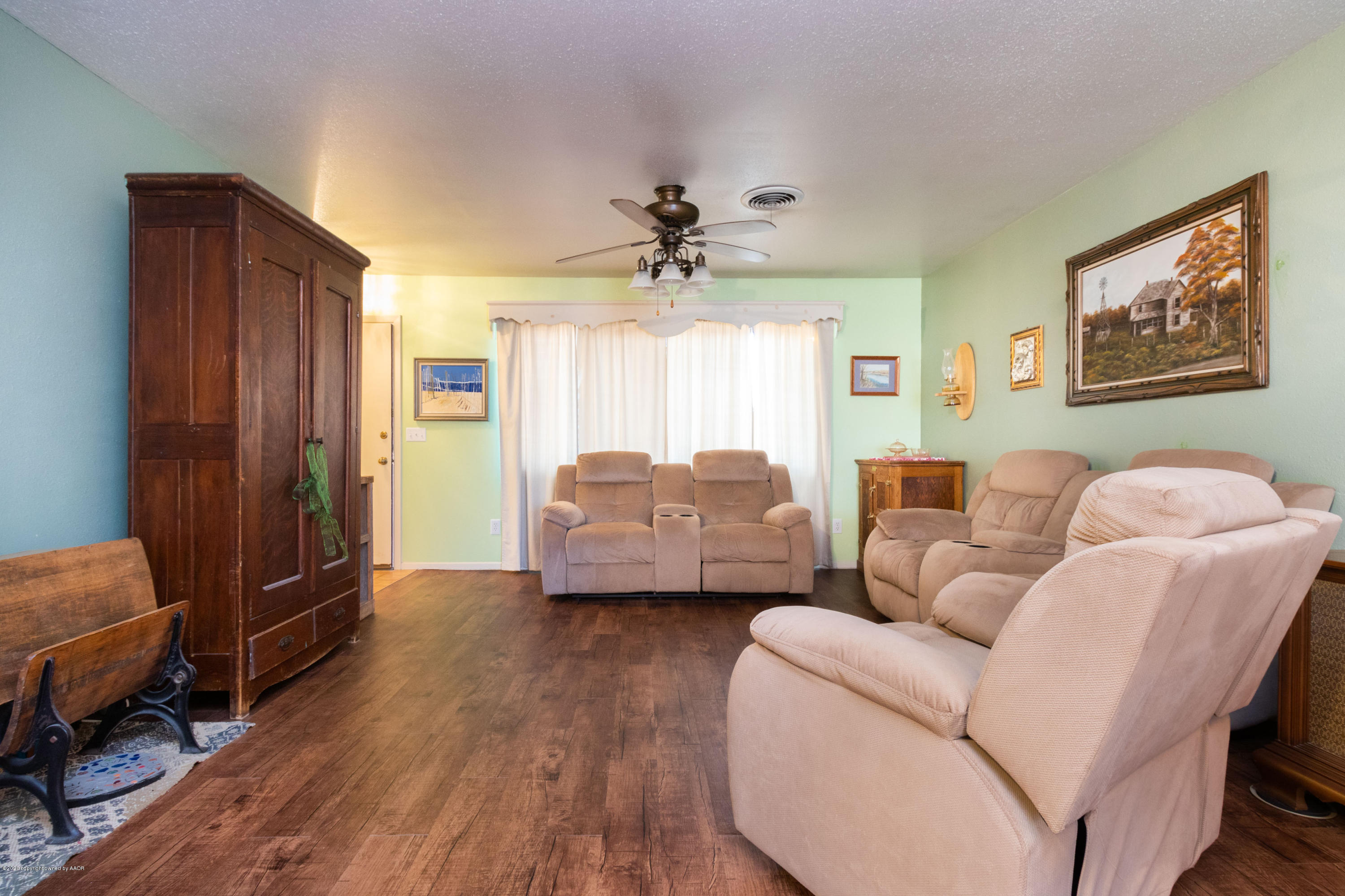 5113 Susan Drive Amarillo, TX 79110 - Photo 6 of 28 Living Room