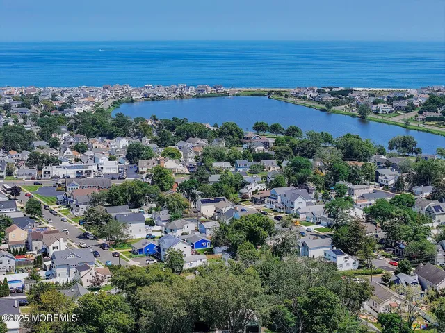 a view of a bunch of trees and houses
