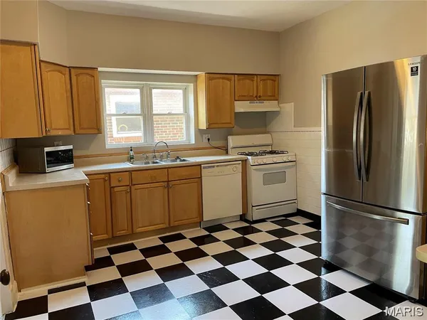 $1,330 | 3122 Clifton Avenue, St. Louis, MO 63139