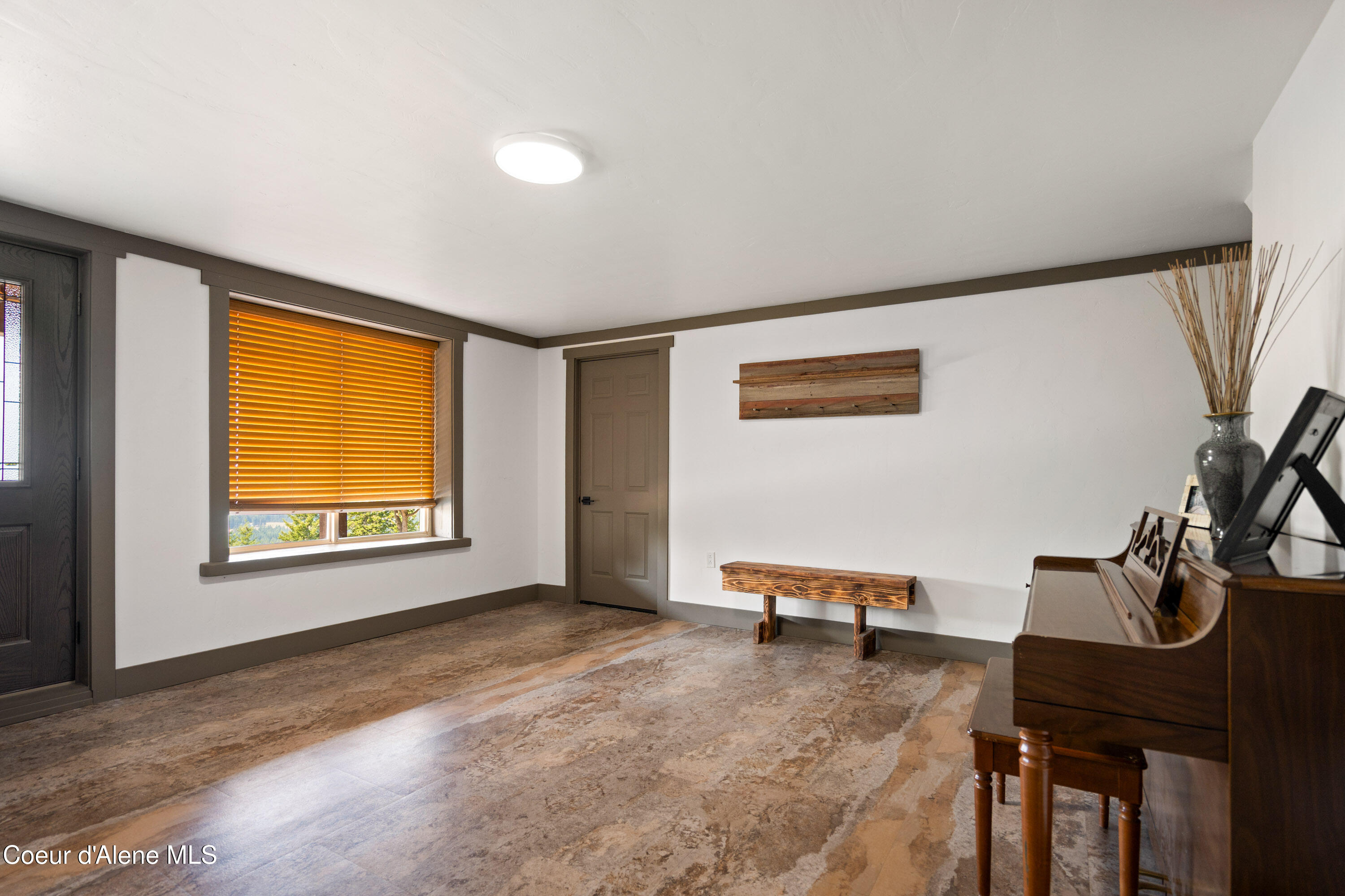 263 Birdpoint Road Bonners Ferry, ID 83805 - Photo 41 of 52 Mudroom