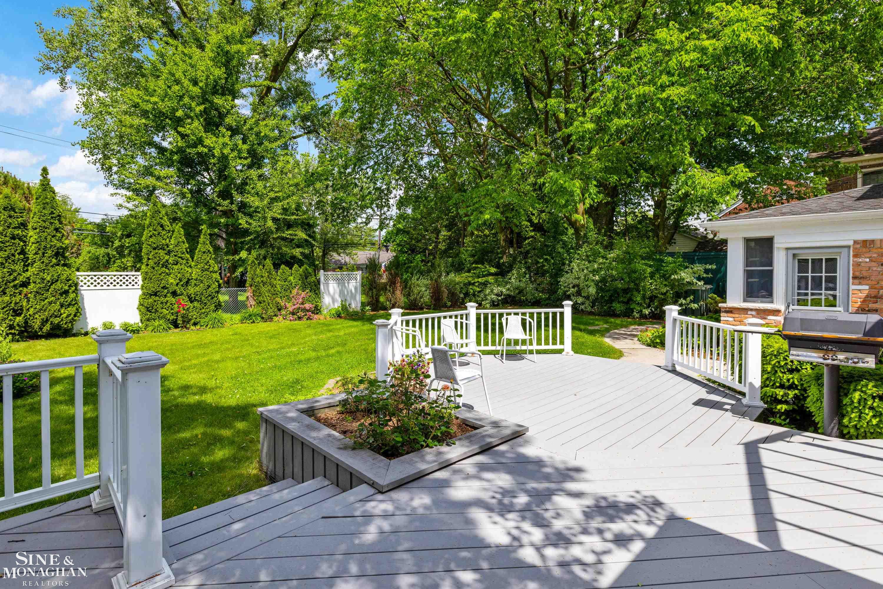 1380 Oxford Road Grosse Pointe, MI 48236 - Photo 52 of 59 50143576-754bb245-47c2-4f43-bbf3-89431c9cb578.JPG