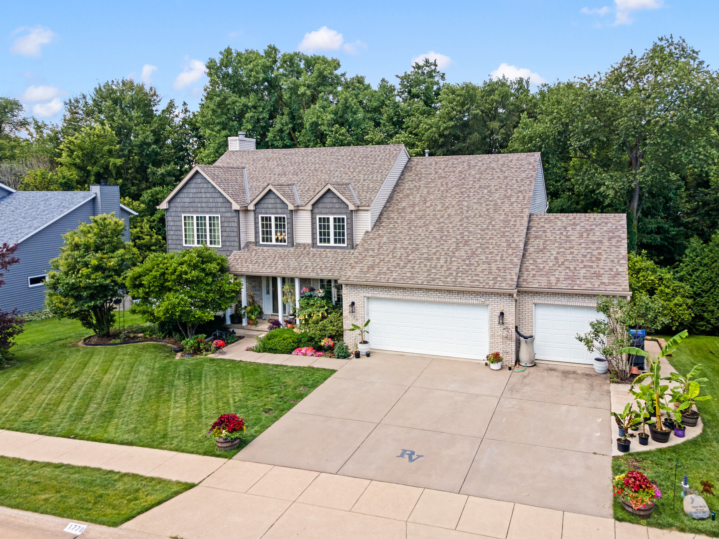 1770 Plum Tree Road Bettendorf, IA 52722 - Photo 2 of 45