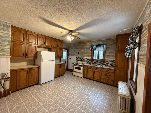 $1,450 | 931 Worcester Road, Unit 1, Barre, MA 01005