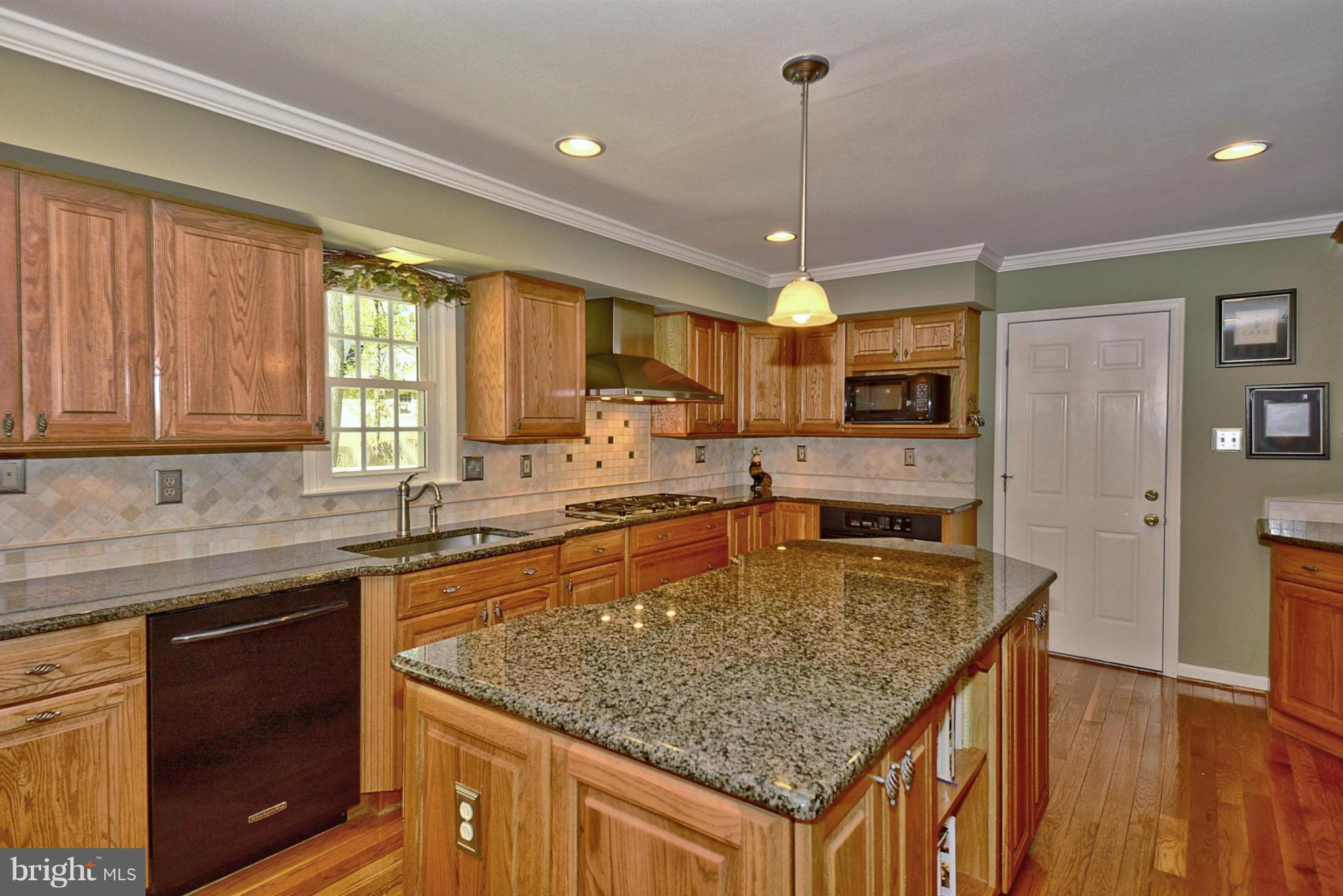Kitchen with Upgraded Appliances, Convection Oven