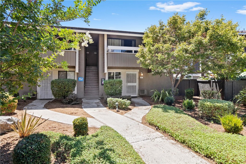 213 Springview Irvine, CA 92620 - Photo 5 of 33