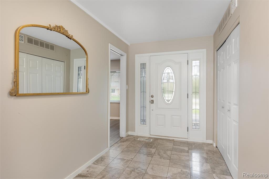 2505 Rambling Way Bloomfield Hills, MI 48302 - Photo 3 of 21